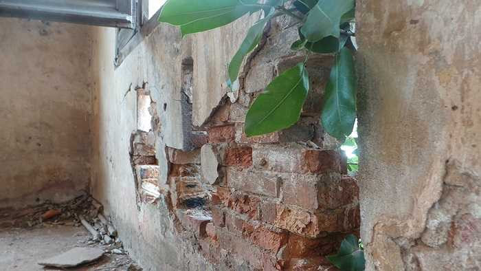 Hiện nay, thành chỉ còn lại những bức tường bằng đá ong liên kết với nhau bao quanh diện tích chừng hơn 10.000 m2. 