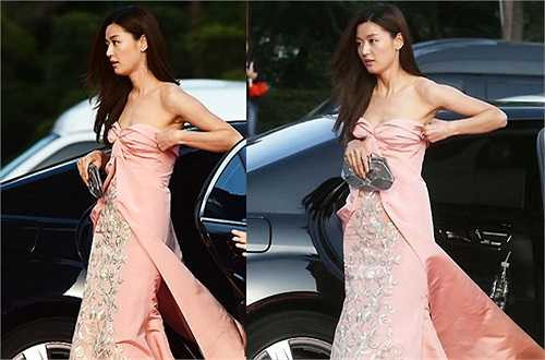 Jeon Ji Hyun vừa đi vừa lo kéo váy.