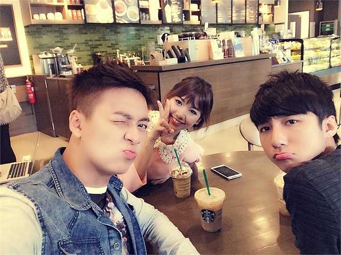 Sơn Tùng M-TP nhắng nhít bên Ngô Kiến Huy và Hari Won.