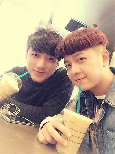 Sơn Tùng cùng Ngô Kiến Huy đang hoàn thành những cảnh quay của phim Chàng trai năm ấy.