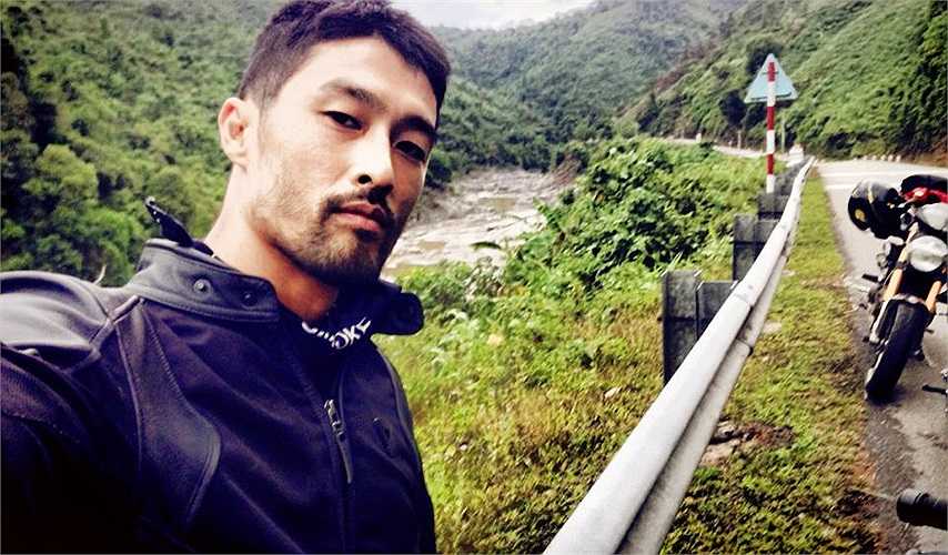 Johnny Trí Nguyễn và niềm đam mê xe phân khối lớn.