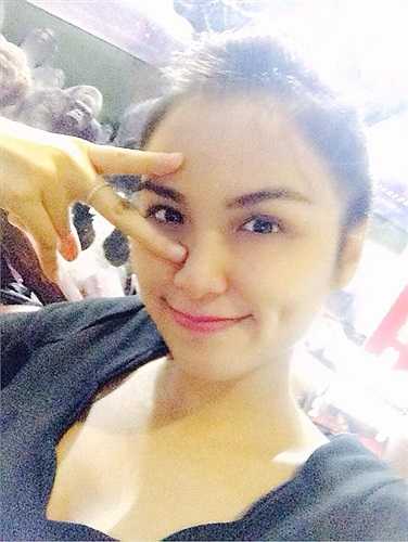 Diễm Hương xì tìn trẻ trung.