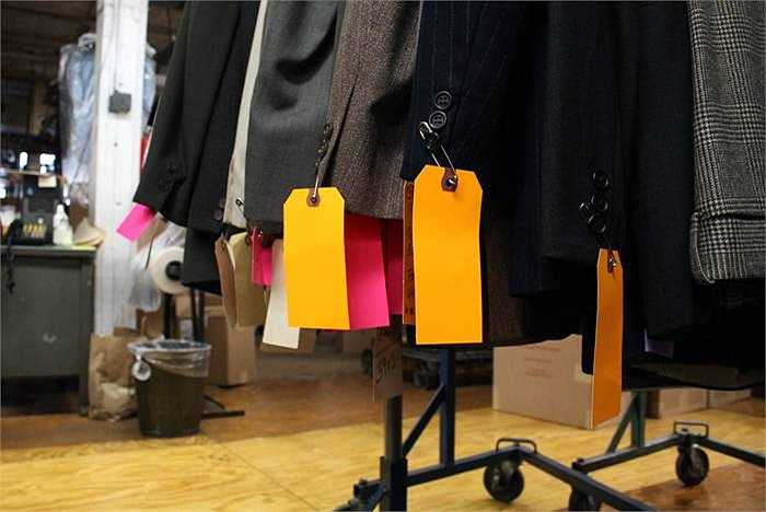 Với chất lượng cao như vậy, giá mỗi bộ vest lên đến 2.500 USD