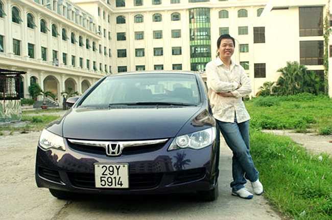 Đăng Dương nổi tiếng chiều vợ. Kim Xuyến cũng là người khéo chiều chồng. Nam ca sỹ khẳng định mình không phải là một đại gia, nhưng chắc chắn anh là 'tỷ phú tiếng cười'.