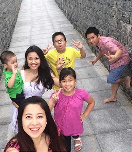 Bên cạnh họ luôn có những đứa con ngoan ngoãn...