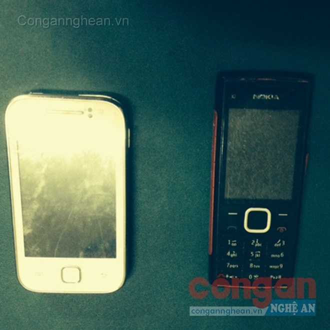 Xem mặt bạn chat, bị làm nhục trên cánh đồng giữa đêm