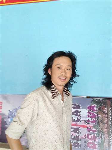 Vì tạng người nhỏ con, nên trông Hoài Linh lúc nào cũng trẻ trung