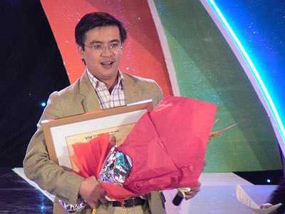 ￼ Cùng với các nữ BTV Hoài Anh, Vân Anh… thì khán giả Việt còn rất quen thuộc với gương mặt của Quang Minh. Anh sở hữu phong thái đĩnh đạc, giọng nói trầm ấm và diện mạo ưa nhìn, phù hợp với tiêu chuẩn của một BTV thời sự.