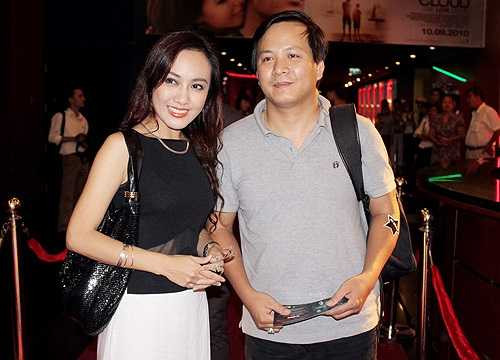 Hiện tại, Hoài Anh đã có một cô 'công chúa' nhỏ khoảng 3 tuổi. Những hình ảnh đời thường của 2 mẹ con khiến nhiều người thầm chúc cho hạnh phúc gia đình của nữ BTV xinh đẹp.