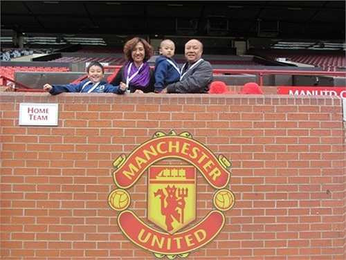 Vân Anh được xem là nữ BTV giỏi việc nước, đảm việc nhà. Gia đình cô hạnh phúc với 2 cậu con trai và thường đưa con đi du lịch mỗi khi có thời gian rỗi.