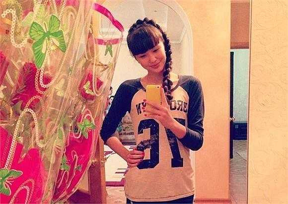 Không chỉ tỏa sáng rực rỡ trên sân bóng, Sabina còn vô cùng thời trang và trẻ trung ở ngoài đời thường. Sở hữu khuôn mặt đậm chất châu Á, Sabina khiến người hâm mộ nhiều nước như Trung Quốc, Indonesia... xao xuyến sau khi ngắm nhìn những hình ảnh của cô qua mạng xã hội.