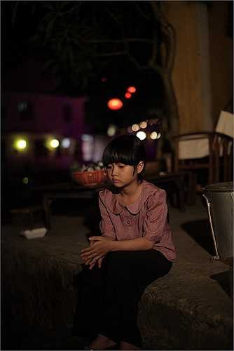 Đó chính là phố cổ Hội An – bối cảnh xuất hiện một Bella (Trang Nhung) đài các, sang trọng nhưng cũng là nơi chứng kiến cảnh tượng khủng khiếp với hình ảnh Bella bị đốt cháy trên thuyền...