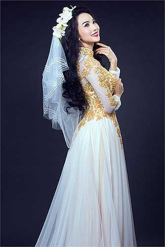 Bạn gái của Ưng Hoàng Phúc ngày càng xinh đẹp, lộng lẫy.