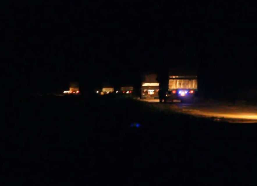 Dân lập ‘chiến lũy’ ngăn xe quá tải phá nát đường trăm tỷ