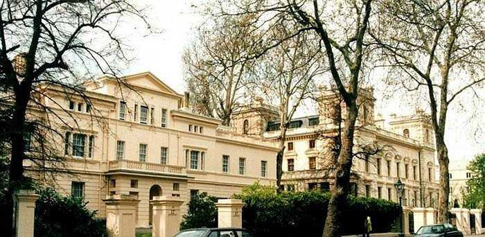 Tỷ phú Abramovich mua một căn nhà trong khu Kensington Palace Gardens (London, Anh) với giá 140 triệu USD hồi năm 2011