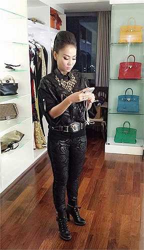 Cựu giám khảo Giọng hát Việt từng chia sẻ, cô không nghiện hàng hiệu, mà chỉ coi hàng hiệu như một phần thưởng cho những nỗ lực và cố gắng của mình trong nghệ thuật.