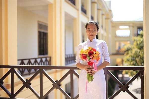 Lê Thị Thùy Linh - học sinh trường THPT chuyên Phan Bội Châu, tỉnh Nghệ An, đã trở thành thủ khoa khối D1 ĐH Kinh tế Quốc Dân với 27 điểm và là thí sinh có điểm khối D1 cao nhất cả nước cho tới thời điểm hiện tại. 