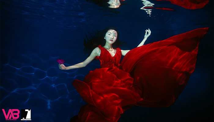 Năm 17 tuổi, Mi Ya bắt đầu luyện tập yoga, sau đó còn học thêm múa và taekwondo.