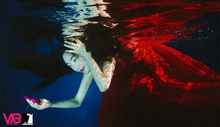 Năm 2011, Mi Ya đến Maldives phát triển công việc làm huấn luyện viên yoga.