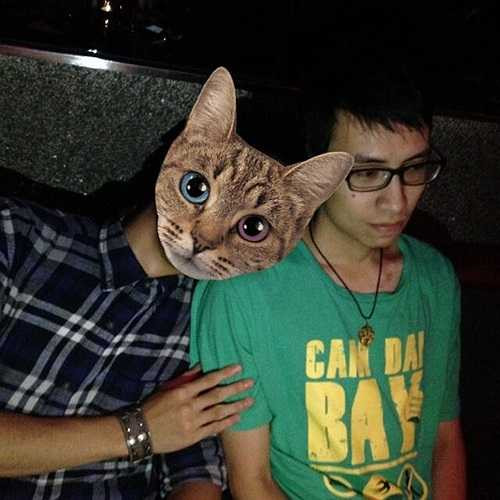 Vlogger JV_bạn thân của Toàn Shinoda. Bức ảnh khá tình tứ được các fan chia sẻ trên trang mạng xã hội.