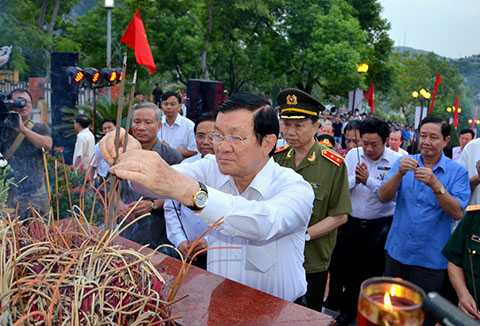 Chủ tịch nước Trương Tấn Sang, Quảng Ninh, thắp nến tri ân