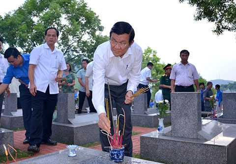 Chủ tịch nước Trương Tấn Sang, Quảng Ninh, thắp nến tri ân