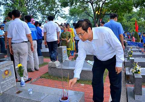 Chủ tịch nước Trương Tấn Sang, Quảng Ninh, thắp nến tri ân