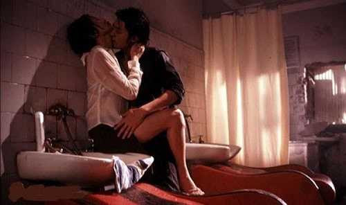 Chính vì vậy, việc cô bất ngờ đồng ý đóng cảnh ân ái với Hoắc Kiến Hoa trong bộ phim Làm tóc (2006) khiến nhiều người bất ngờ. Năm ấy, cô đã 43 tuổi.