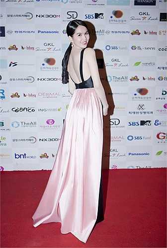 Tuy nhiên, thông tin này không xuất hiện trên trang web chính thức mà chỉ từ một trang bách khoa toàn thư tổng hợp