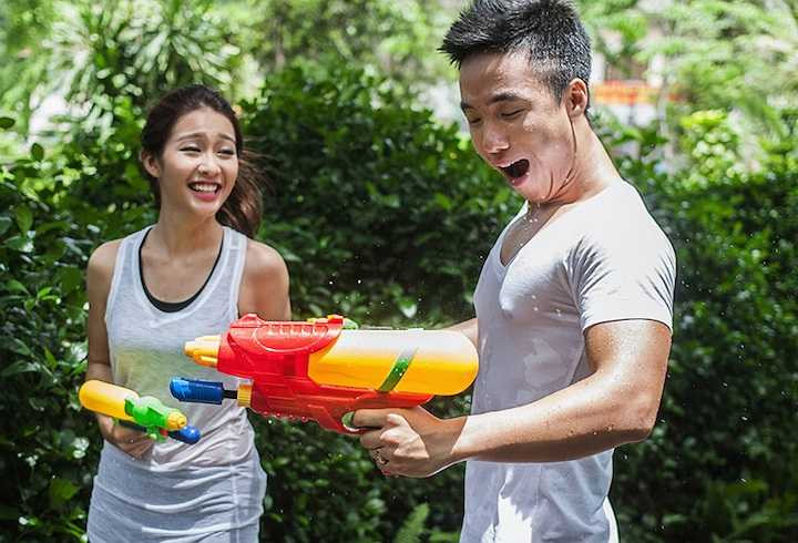 Từng tham gia các hoạt động trình diễn, ca hát và phim ảnh, Khả Ngân luôn được chào đón như một hiện tượng mới. Dẫu vậy, cô không vì điều đó để đánh bóng tên tuổi nhằm nhanh bước chân vào sự nghiệp nổi tiếng. 