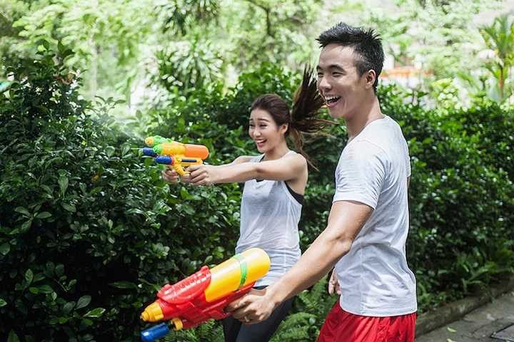 Chính vì thế, Khả Ngân quyết định kết hợp cùng với Bill Nguyễn, người được mệnh danh là Mr. Fitness trong cộng đồng du học sinh tại Mỹ. 