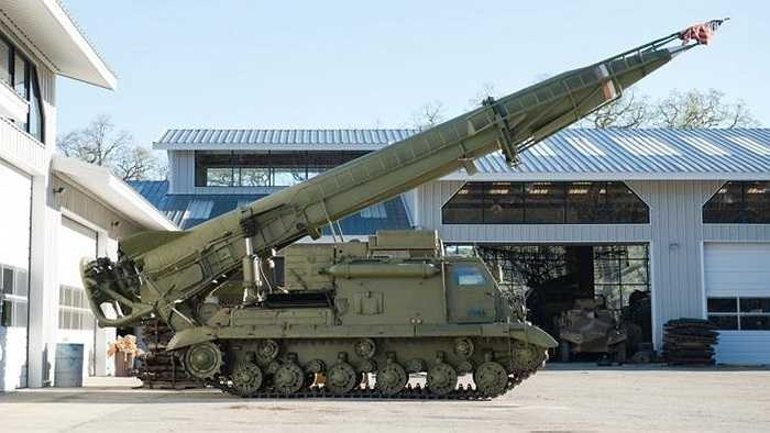 SCUD-A, tên lửa đất đối đất do Liên Xô chế tạo, từng trở thành mối đe dọa trong nhiều cuộc xung đột. Tình trạng: không hoạt động được. Giá bán: không công bố