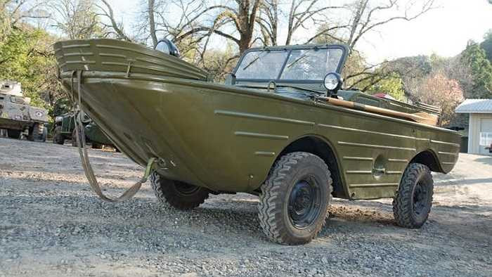 MAV (GAZ-46) - xe chở lính lưỡng cư (xe thuyền loại nhỏ) do Liên Xô (cũ) sản xuất được chào giá lên tới 92.000 USD, mức giá khiến người ta giật mình
