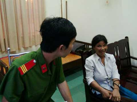 Lên cơn, thèm rượu, mẹ đẻ, giết con, mới đẻ, giận chồng