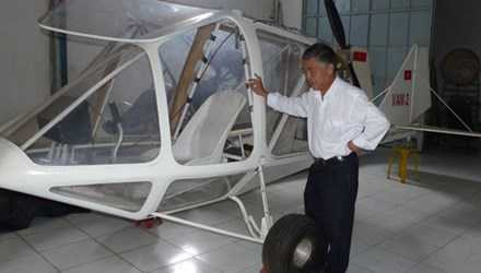 Chiếc máy bay VAM nằm trong kho tại quận 12, TPHCM từ năm 2007 tới nay chờ giấy phép thử nghiệm.