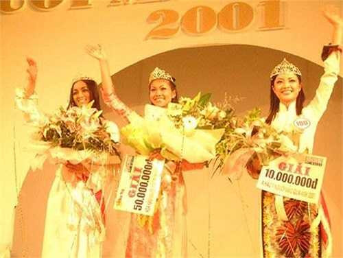 Cô thừa hưởng của ba từ nụ cười, đôi mắt đến chiếc mũi. Ngay cả chiều cao 1m75 và đôi chân dài 112cm, Thanh Hằng cũng được nhận từ cha (ông cao 1m83). Hai cha con giống nhau như đúc, nên có lẽ làm mẹ cô ghen tỵ.