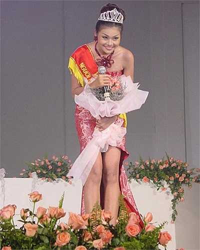 Mẹ cô là một người phụ nữ kiên trì, đảm đang, giỏi vun vén gia đình, có thể thay chồng đứng ra gánh vác cuộc sống gia đình khi cần. Thanh Hằng vẫn dí dỏm đùa rằng mẹ cô có tính cách và sức mạnh của một người đàn ông và tính cách đó giờ di truyền sang cô.