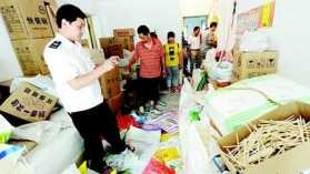 Bất chấp bệnh tật, tái chế đũa ăn một lần kiếm lợi