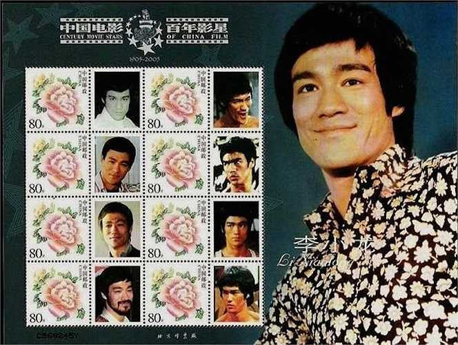 Lý Tiểu Long từng được xếp vào danh sách 50 sao nam Hollywood dẫn đầu về phong cách thời trang nửa đầu thế kỷ 20 do tạp chí GQ bình chọn. Theo đó, cây viết kỳ cựu John Thompson của GQ chỉ còn biết thốt lên thán phục và ngưỡng mộ phong cách của Lý Tiểu Long.