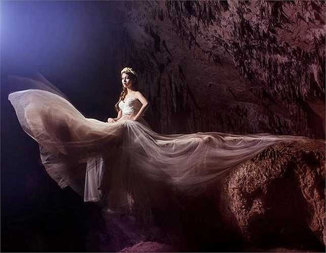 Cô từng giành giải 3 Giai nhân tuyệt sắc 2 - cuộc thi dành cho dân chơi Võ lâm truyền kỳ II với phần thi bình chọn qua ảnh và thi đấu game giữa những người tham gia.