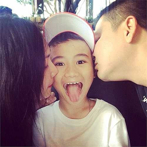 Vợ chồng Kim Hiền bên cạnh con trai Sonic, bé năm nay vừa tròn 10 tuổi. 