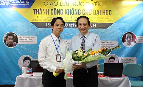 Giao lưu trực tuyến: Thành công không chờ đại học