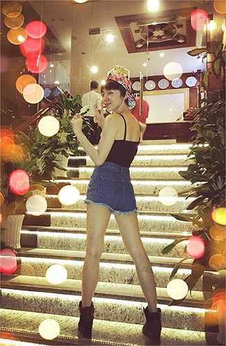 Dù trên sân khấu hay cuộc sống đời thường Tóc Tiên đều có sự lựa chọn trang phục khá riêng biệt để tạo nên cá tính thời trang của riêng mình.