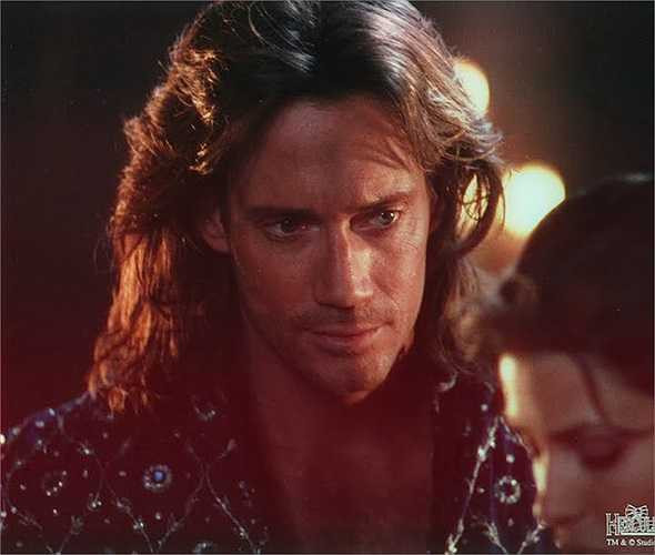 Anh cũng là một trong những người được yêu thích nhất khi vào vai vị á thần với hình tượng cực kỳ lãng tử.