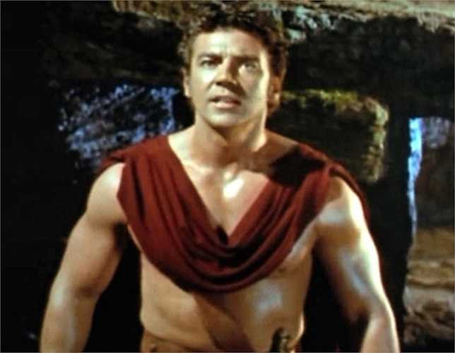 Khác với nhiều diễn viên khác, Mickey Hargitay đã quá nổi tiếng trước khi tham gia The Loves of Hercules (1960). 