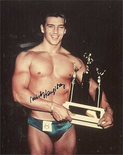 Vợ anh, ngôi sao Hollywood Jayne Mansfield cũng chính là người đóng vai Megara trong bộ phim này.