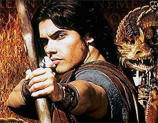 Paul Telfer là một trong những lựa chọn hoàn hảo để vào vai những nhân vật cổ đại Hy Lạp nhờ vẻ đẹp phong trần pha chút lãng mạn.