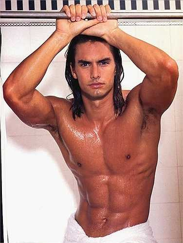 Ngoài hai tập của Hercules (2005), nam diễn viên người Scotland còn tham gia nhiều bộ phim thần thoại khác như Spartacus, thời niên thiếu của Alexander Đại đế.