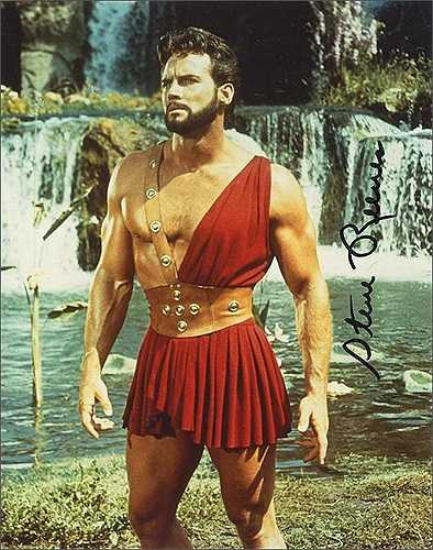 Steve Reeves là nam diễn viên đầu tiên thủ vai Hercules (1958). Đến nay anh vẫn là một tượng đài lớn trong các vai diễn Hercules, không chỉ vì sự gần gũi nhất so với hình tượng nguyên tác mà còn nhờ diễn xuất điêu luyện.
