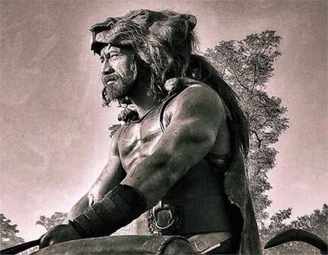 Theo lẽ thường, những nhân vật truyện tranh bao giờ cũng lực lưỡng gấp nhiều lần người bình thường nhưng Dwayne 'The rock' Johnson của Hercules: The Thracian Wars (2014) là một trường hợp ngoại lệ.